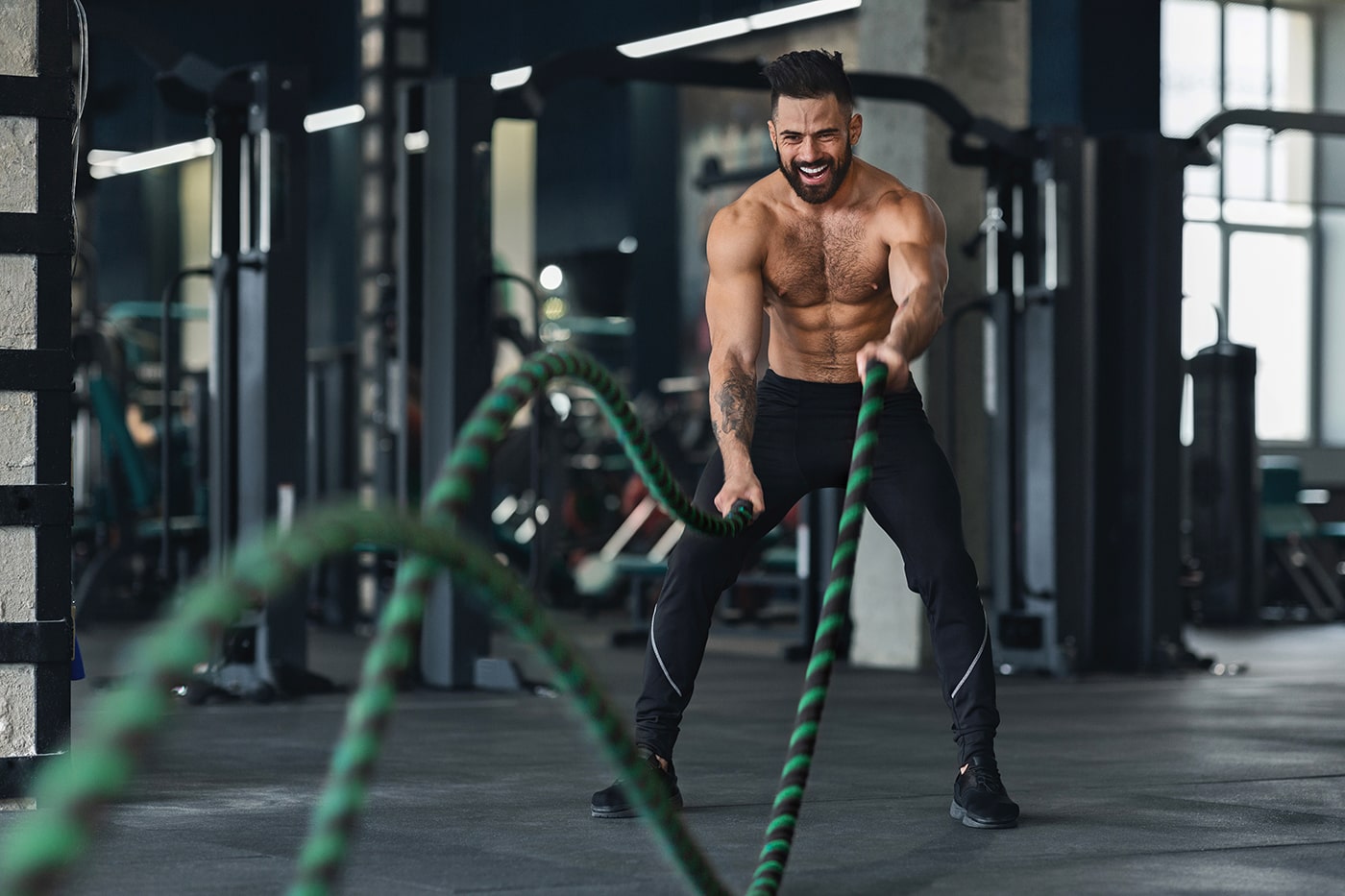 naked-muscular-man-exercising-with-battle-ropes-9G6Q3PV-min.jpg